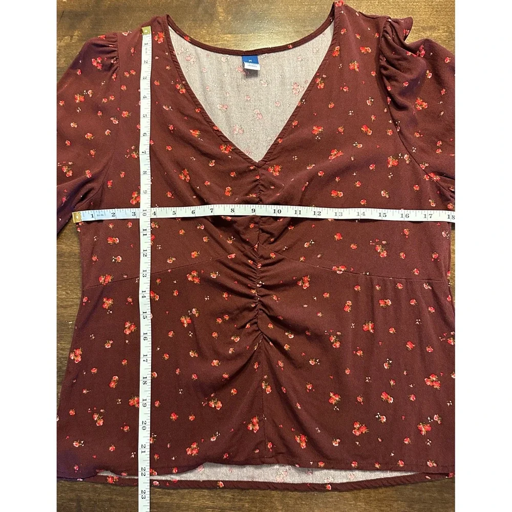 Old Navy Burgundy Floral V Neck Ruched Sleeve‎ Top Womens Medium
